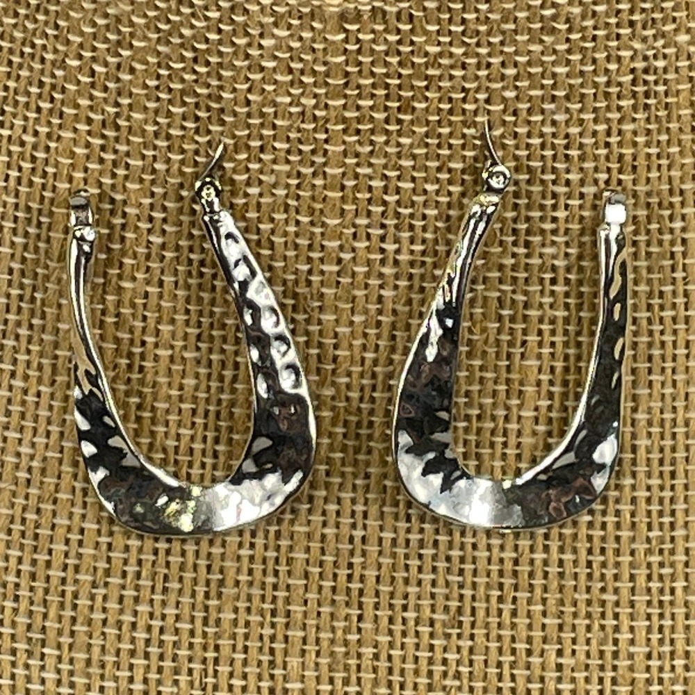 Hammered Silver Tone Teardrop Hoop Earrings Modern Lightweight Fashion Jewelry